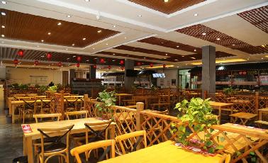 科大飯?zhí)煤吐迓毑蛷d分別榮獲河南省標(biāo)準(zhǔn)化學(xué)生食堂榮譽(yù)稱(chēng)號(hào)