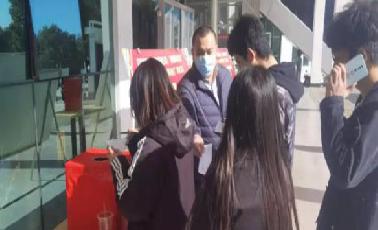 嘉園三樓餐廳正在參加“十佳服務窗口”評選活動，快為你更喜歡的窗口投票吧！